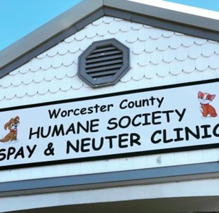 a sign on the side of a building that says somerset county humane society, say & neuter clinic